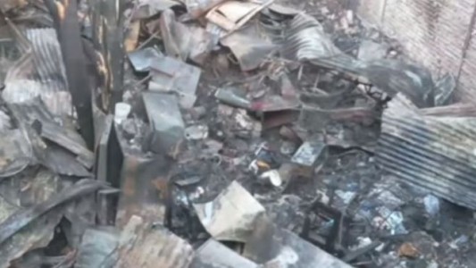 Un incendio arrasó con una vivienda de zona oeste: investigan cómo originaron las llamas