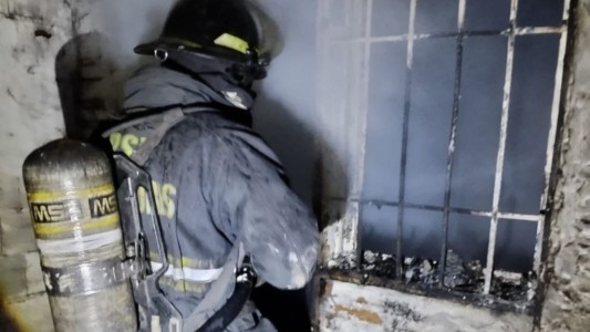 Rosario: bomberos intervinieron en dos incendios de vivienda durante la madrugada