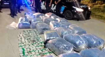 Detenidos en Rosario con 23 bultos de hojas de coca tras persecución