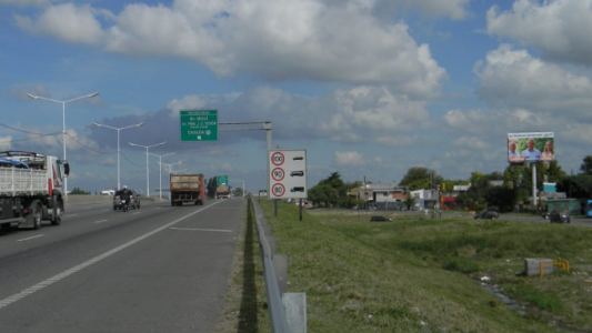 Rescatan a un automovilista tras un choque en Circunvalación