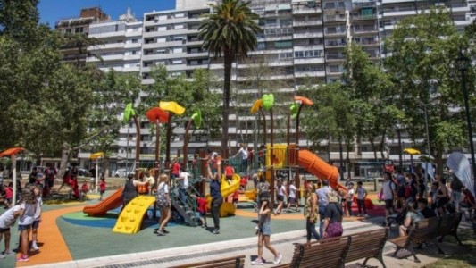 La Municipalidad renovó la Plaza Santa Rosa y sumó un nuevo espacio de juegos
