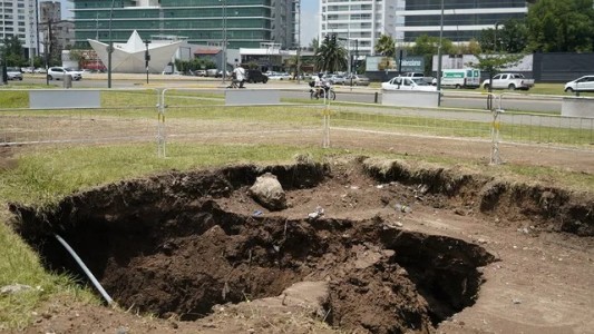 Niegan que haya sido por la lluvia: se agrandó el socavón en Puerto Norte