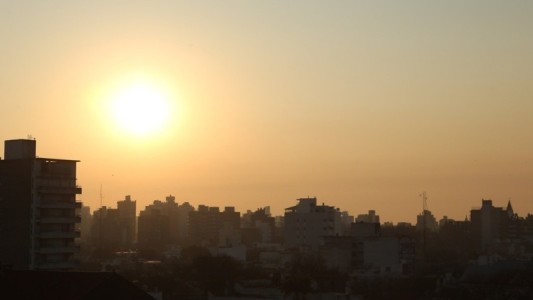 Tiempo en Rosario: martes con cielo ligeramente nublado y una temperatura que alcanzaría los 30 grados