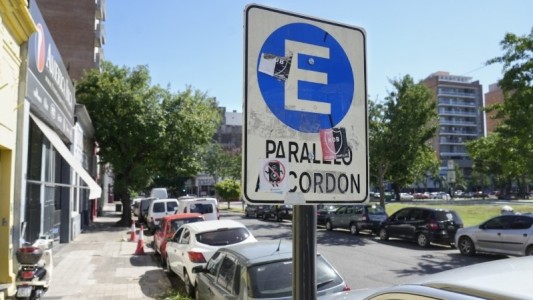 Habilitaron el estacionamiento en ambas manos de una calle del macrocentro