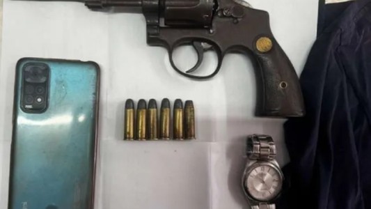 Cuatro policías imputados por robar y plantar un arma en un allanamiento ilegal