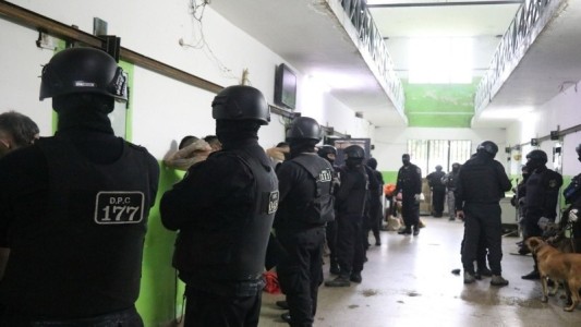 Requisas sorpresivas en diferentes penales: incautaron desde celulares a bebidas fermentadas