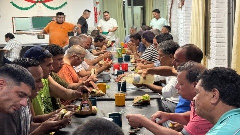 Refugios municipales acompañarán con una cena especial a personas en situación de calle para recibir Año Nuevo