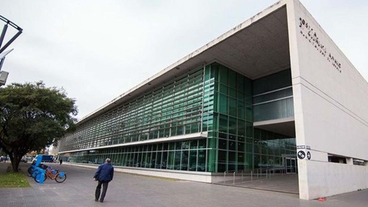 Ataque con una botella cortada: buscan a un hombre por violencia de género en zona sudoeste