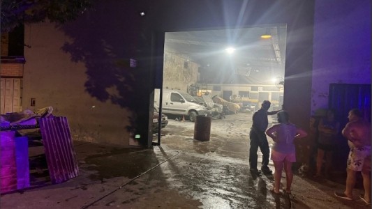 Se incendió un taller mecánico en la zona oeste de Rosario: no hay heridos