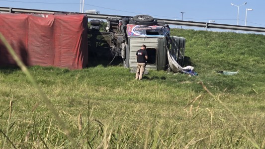 Chocó con su camión, se quedó atrapado dentro y tuvo que ser trasladado en helicóptero al hospital