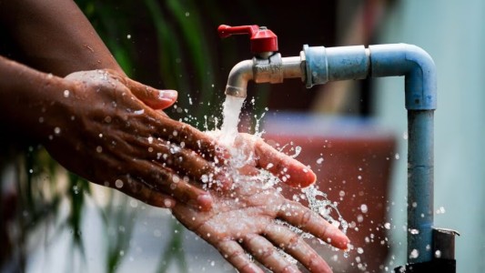 Vecinos de barrio Acindar exigen soluciones urgentes por la falta de agua