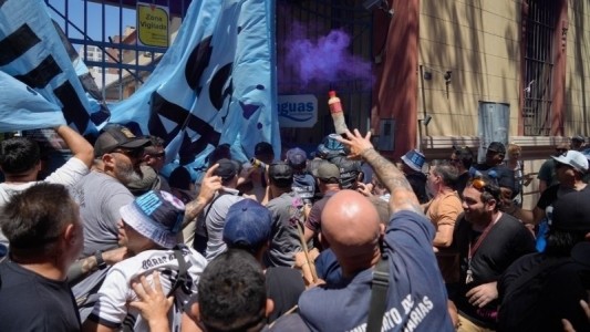 Se vuelve a tensar la situación en Aguas Santafesinas por nuevos despidos