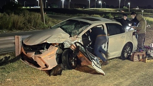 Siniestro en la AO12: mala maniobra causa violento choque contra un camión