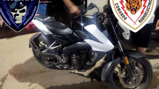 Detuvieron a tres jóvenes por robar una moto en zona sudoeste