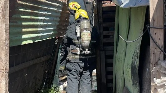 Un incendio destruyó tres viviendas en un barrio ubicado frente a Puerto Norte