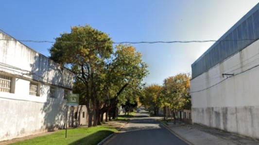 Vecinos de zona noroeste redujeron a un ladrón que merodeaba por los techos