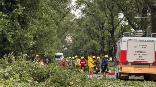 Roldán azotada por ráfagas de viento: daños severos en viviendas y espacios públicos