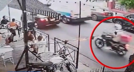 Robo violento: un cadete golpeó a una mujer para robarle el celular