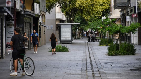 Tiempo en Rosario: calor, humedad y alerta por tormentas para el viernes