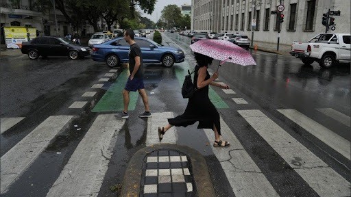 El clima en Rosario: sube la temperatura y se renovó el alerta amarillo por posibles lluvias y tormentas fuertes
