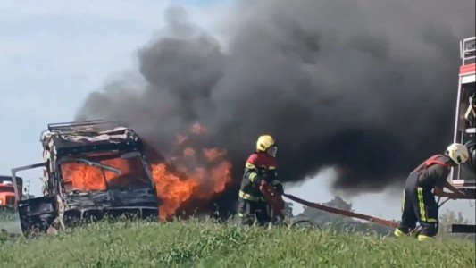 Una familia de Temperley volvía del Cosquín Rock y se les prendió fuego el motorhome