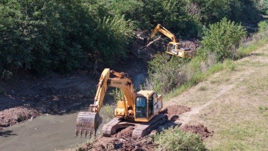 Limpieza histórica en el arroyo Ludueña: ya retiraron 500 toneladas de residuos en dos meses