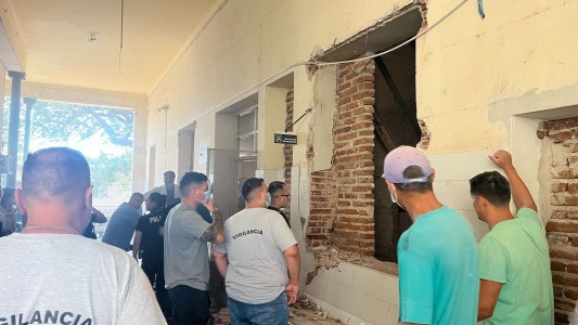 Derrumbe en el Hospital Cullen: el techo se desmonoró y lesionó a los trabajadores