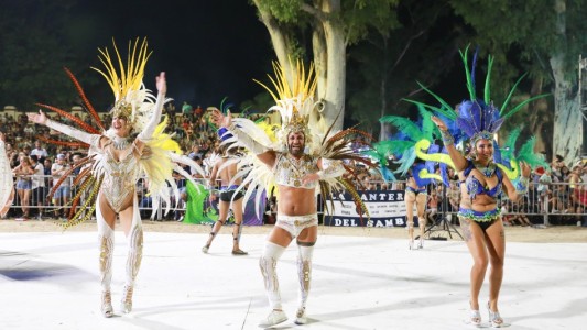 Carnaval en pausa: mal tiempo interrumpe la fiesta en Rosario