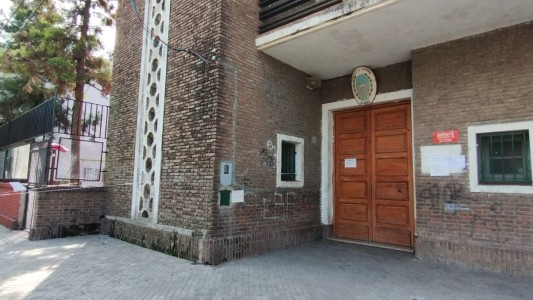 Problemas edilicios en la escuela N660: falta de luz, agua y ventilación