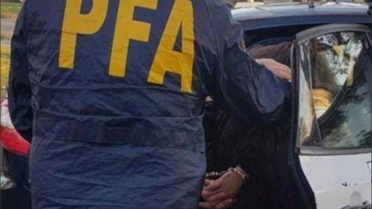 Cinco policías fueron detenidos durante un operativo en Rosario y alrededores por venta de drogas