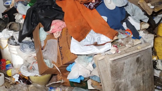 Rescataron a dos adultos mayores en estado de abandono en zona sur