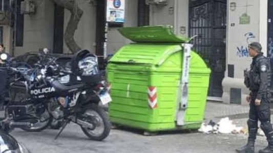 Encontraron restos humanos en contenedores