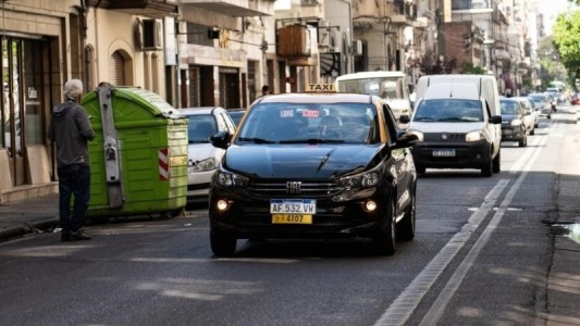 Se tomó un taxi, paseó por la ciudad, prometió pagar con transferencia y terminó escondiéndose en su departamento