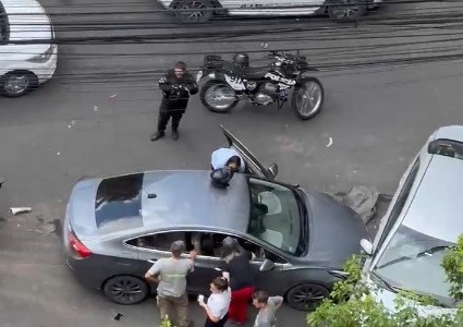 Fuerte choque en pleno centro: un conductor herido