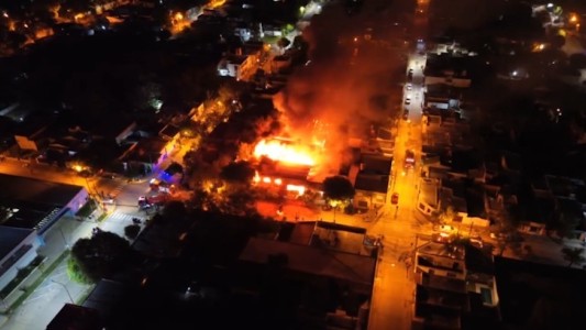 Incendio devastador en una fábrica de muebles: pérdidas totales