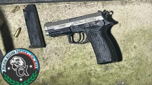 Doble homicidio: se entregó el agresor y hallaron un arma en la casa de su hermana