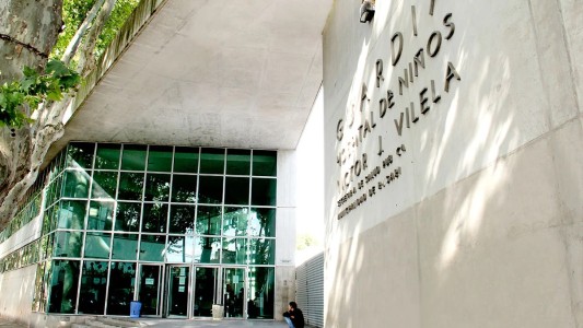 Niño de 12 años evoluciona favorablemente tras ser herido de bala por manipular un arma