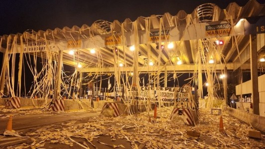 Puente Rosario-Victoria: trabajadores realizaron una vigilia por su futuro laboral ante el fin de la concesión