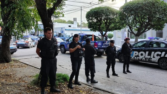 Tensión en la comisaría 15: los internos prendieron fuego un colchón, un detenido sufrió quemaduras y otro está prófugo