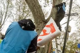 Comenzó la limpieza de cartelería electoral en las calles