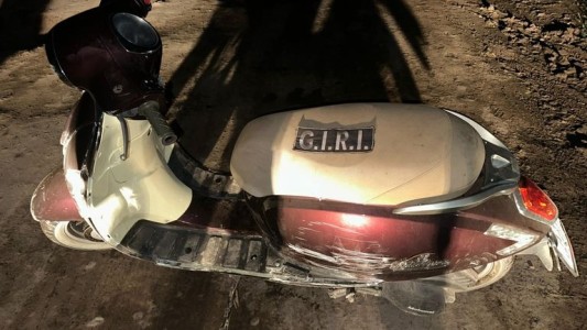 Lo denunciaron por violencia de género y descubrieron que tenía una moto robada en su casa