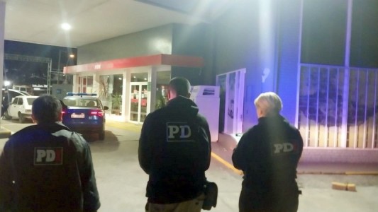 Villa Gobernador Gálvez: asaltaron a un playero y quisieron llevarse la caja fuerte pero no lo lograron