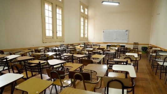 Docentes de la UNR anuncian paro de 48 horas en reclamo por mejoras salariales