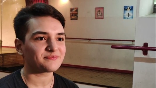 El teatro me salvó: la historia de Agustín “ El género no es una limitación para poder seguir haciendo lo que nos gusta”