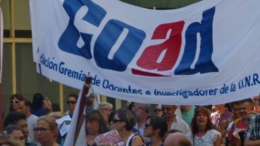 Docentes y estudiantes de la UNR se movilizan: “Nos vienen a proponer profundizar el problema, y vamos a profundizar el conflicto”
