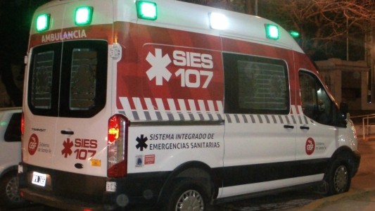 Fuerte siniestro vial entre un auto y una moto: dos mujeres heridas