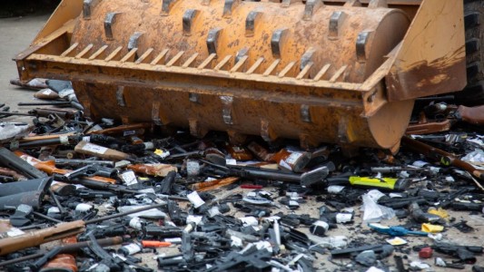 Destruyeron más de mil armas en Rosario: muchas eran réplicas usadas en delitos