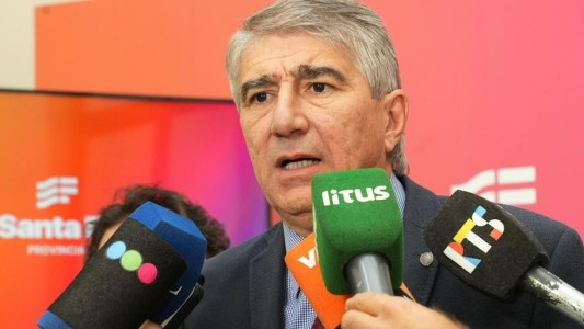 Santa Fe pagará aumentos salariales a estatales y los hará efectivos por decreto para los docentes