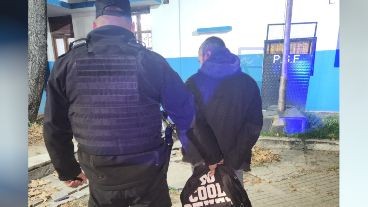 Intentó robar tras trepar al techo de una vivienda y fue detenido