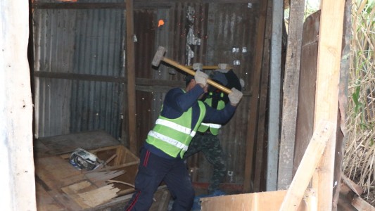 Operativo antidrogas: derribaron un búnker en Villa Gobernador Gálvez